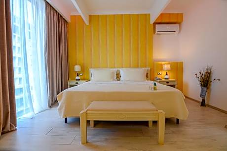 One-Bedroom Suite with Lake View and Beach Access