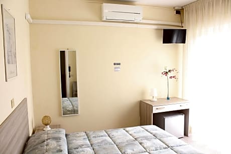 Double Room with Balcony and Partial Sea View