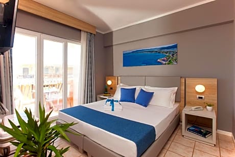 Superior Double Room with Balcony and Partial Sea View