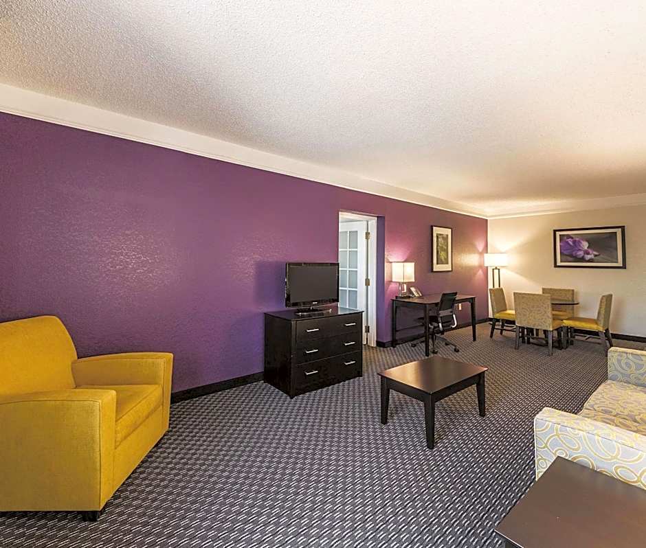 La Quinta Inn & Suites by Wyndham San Antonio Downtown