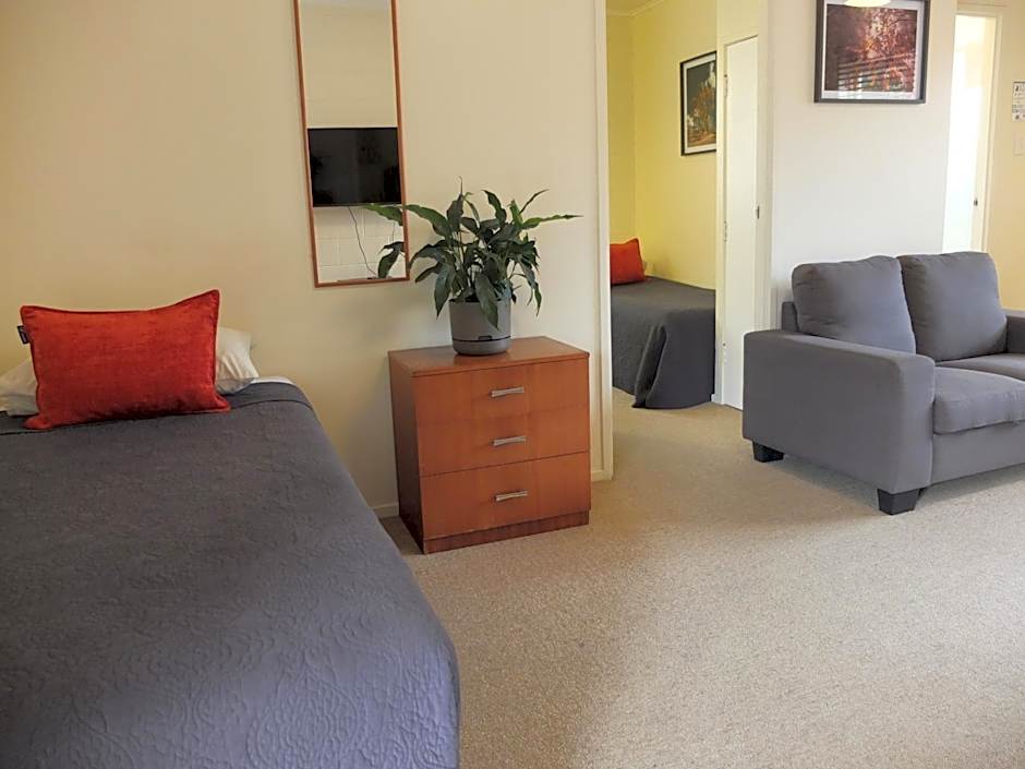 Colonial Court Motel