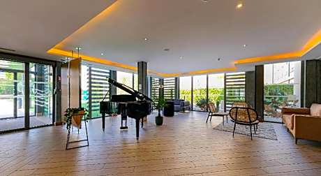 Zenitude Hotel la Valadiere, an Ascend Collection Hotel