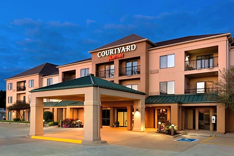 Courtyard by Marriott Bloomington Normal
