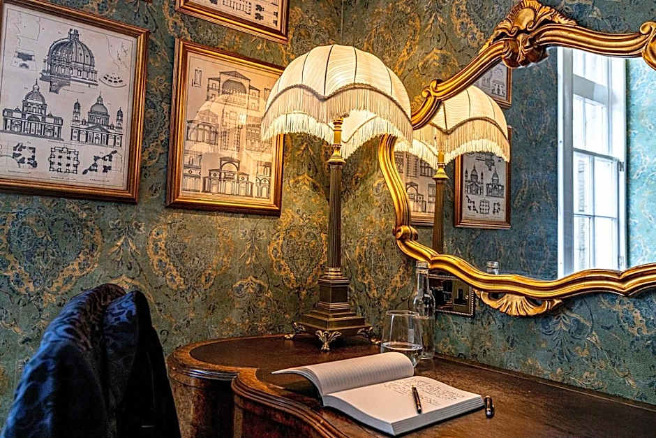 Melville Castle Hotel