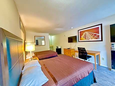 Suite- 2 Full Beds Non-Smoking