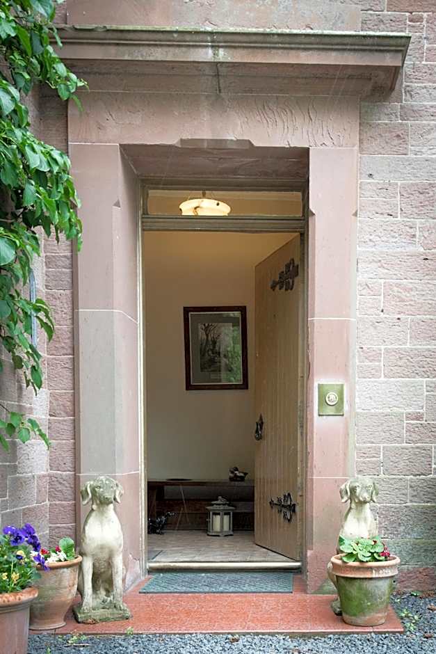 Whitehouse Country House