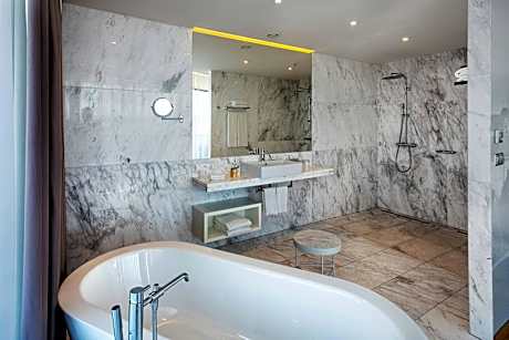Rooftop Suite, Suite, 1 King, City view, Top floor