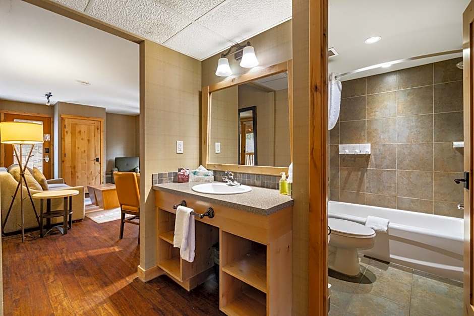 Fox Hotel And Suites