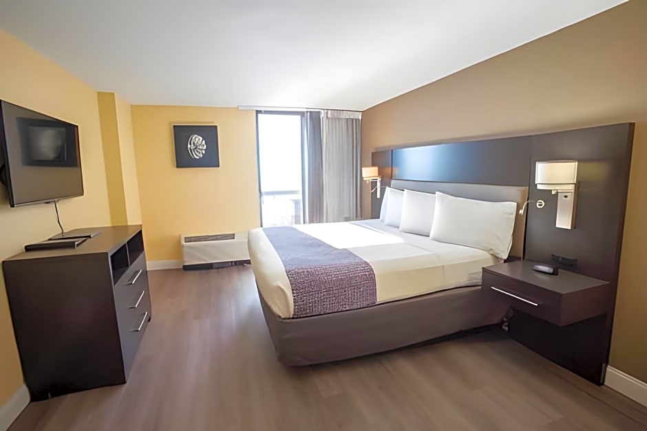 Photo 1 of 5 of 1 King Bed Suite, Ocean front