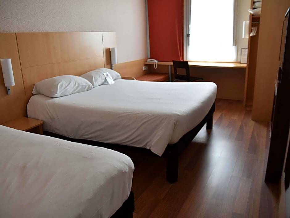 ibis Rochefort