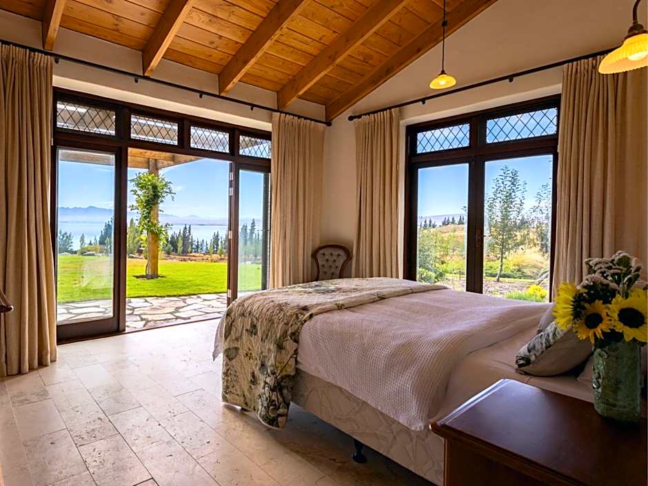 Mt Cook Lakeside Retreat