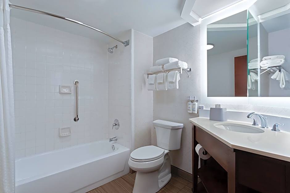 Holiday Inn Express & Suites Cincinnati Riverfront By IHG