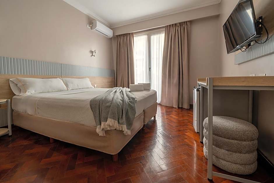HOTEL REGIS