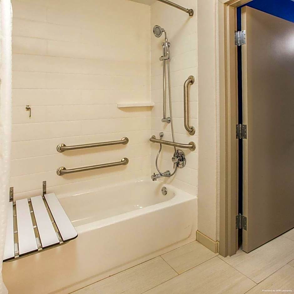 Holiday Inn Express & Suites Alpena - Downtown By IHG