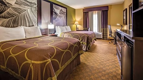2 Queen Mobility Accessible Walk In Shower Microwave And Refrigerator Non-Smoking Full Breakfast
