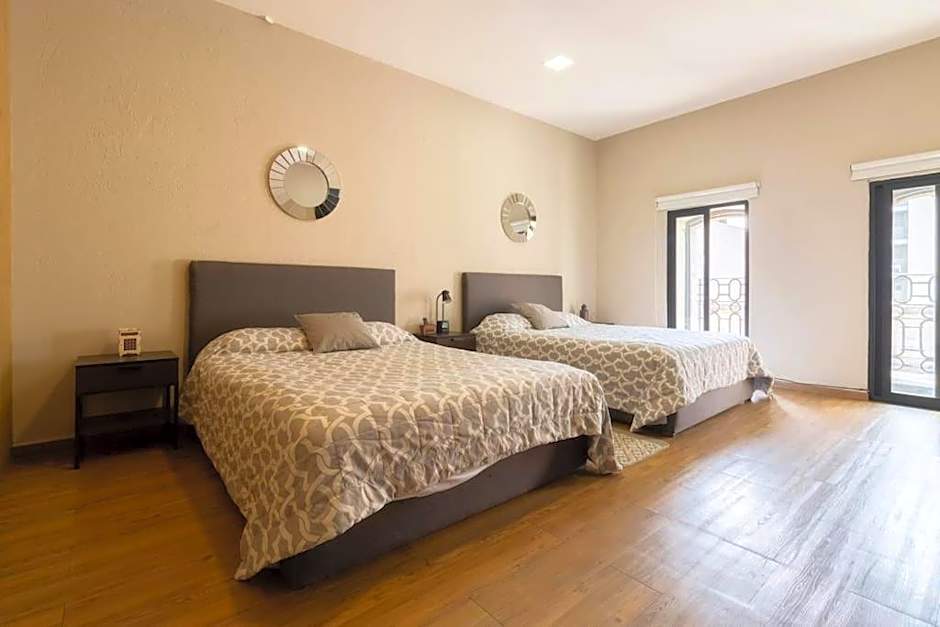 305 Dwntn Apt With AC and balconies fits 6 Rooftop