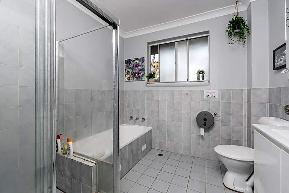 Cozy Double Room - Central Spot - Shared Bathroom
