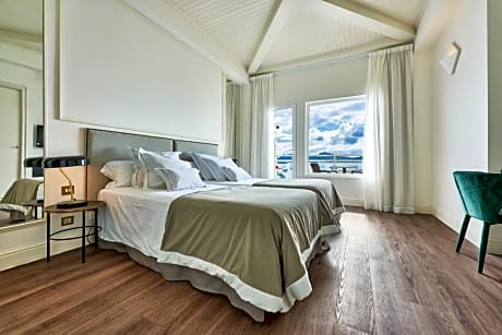 Double or Twin Room with Front Sea View and Balcony