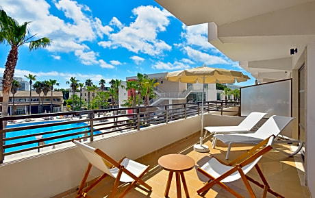 Junior Suite pool view