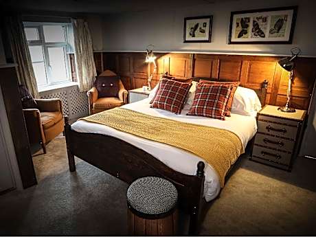 Double room-Deluxe-Ensuite with Shower-Street View-Room 1