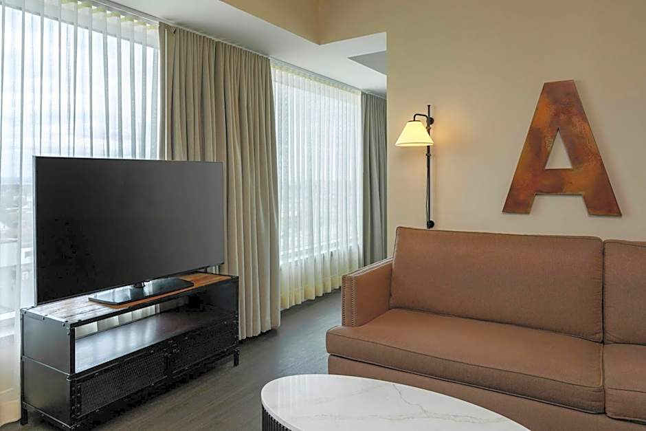 Renaissance by Marriott Allentown Hotel