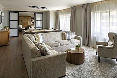 Presidential Suite, 1 King, Non-Private Sofa bed, City view