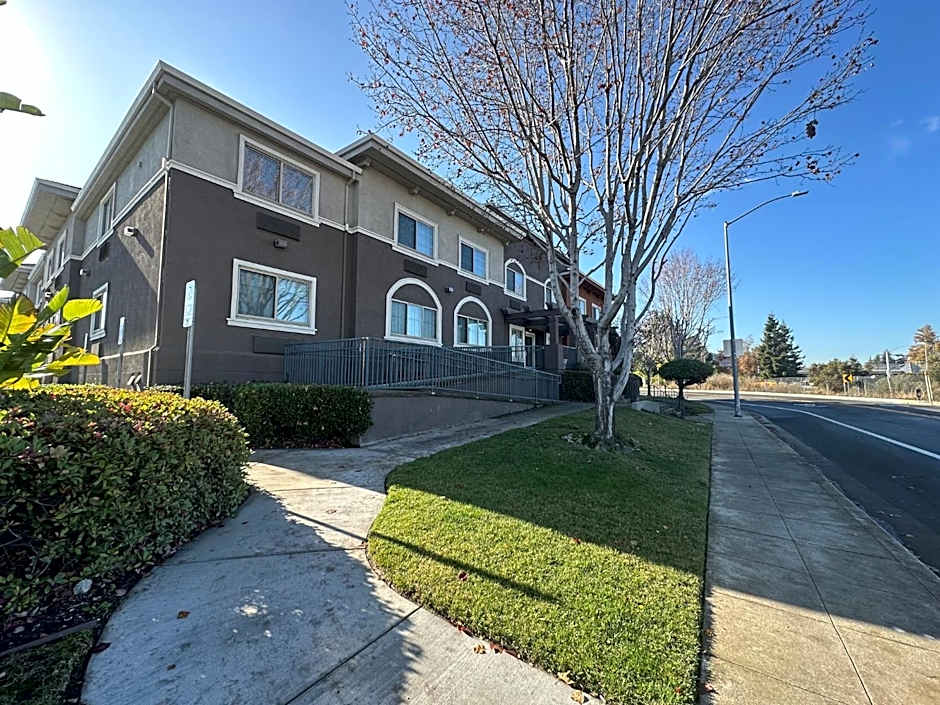 Holiday Inn Express & Suites Mountain View Silicon Valley By IHG