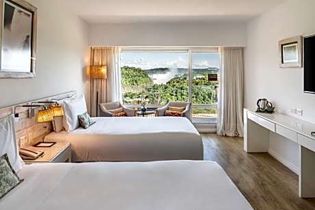 Red Level Twin Room Waterfall View