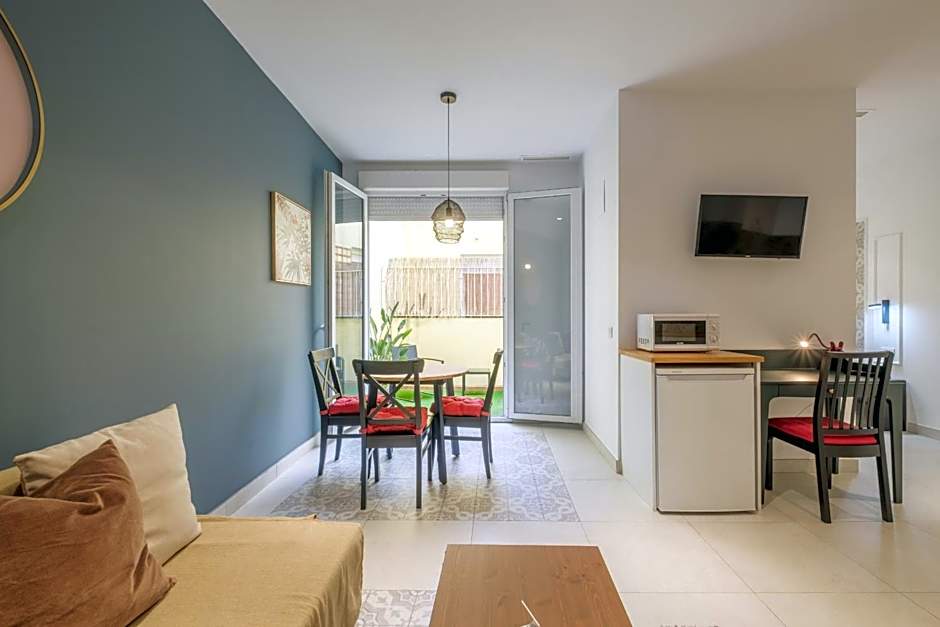 Chic & Comfortable Apartment, Private Terrace