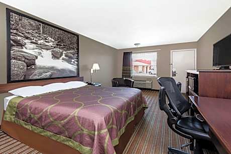 1 King Bed Non-Smoking
