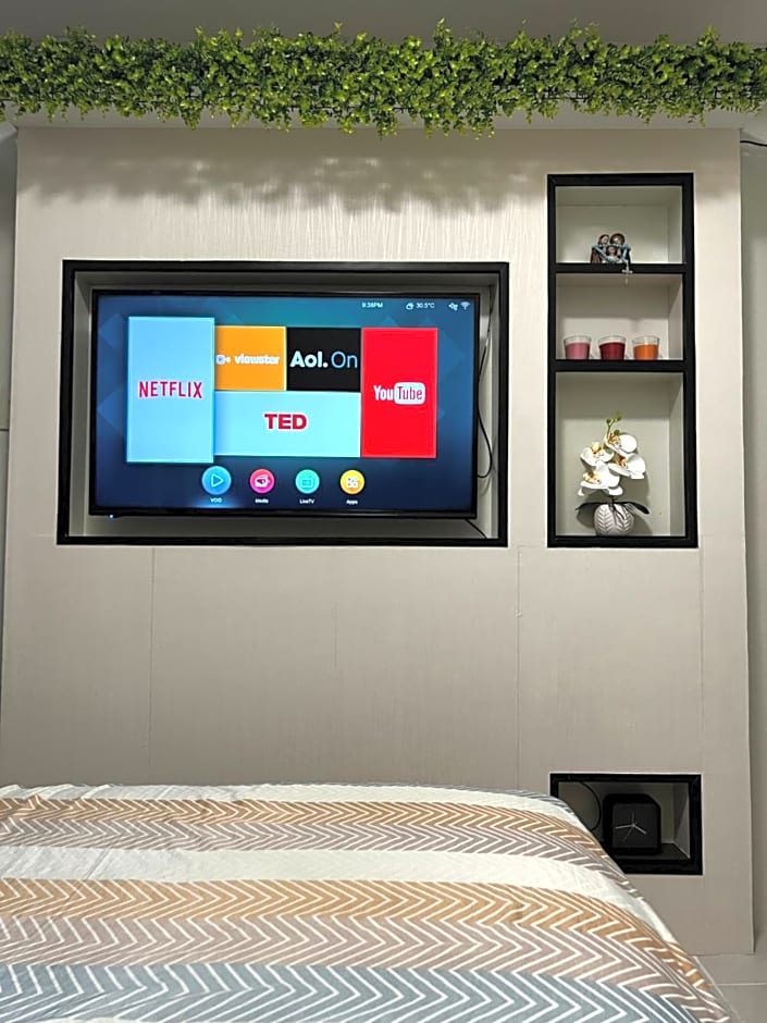 Netflix and Unli WIFI!!! The Elchies Room at Tagaytay Prime Residence