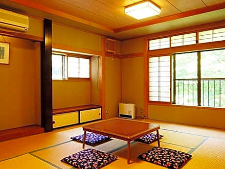 Deluxe Japanese-Style Room with Shared Bathroom