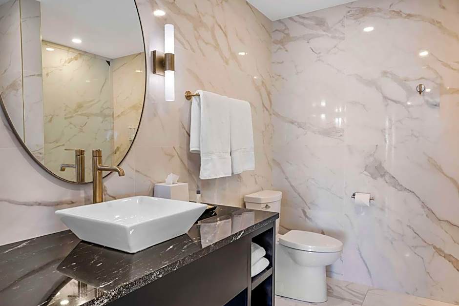 Comfort Hotel Bayer's Lake