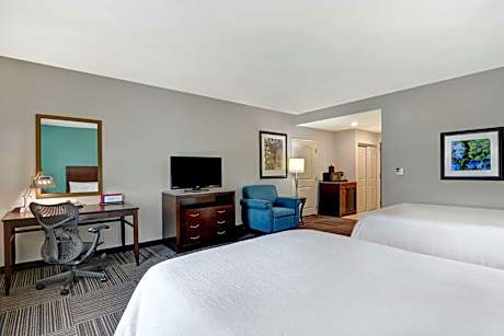 Queen Room with Two Queen Beds - Hearing Access