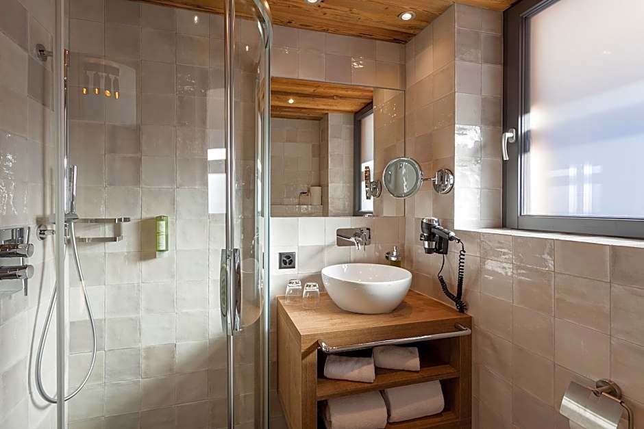 22 Summits Apartments