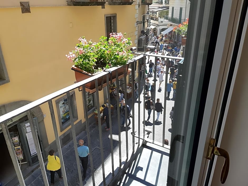 Hotel Antica Repubblica in Amalfi center at 100mt from the sea with payment parking