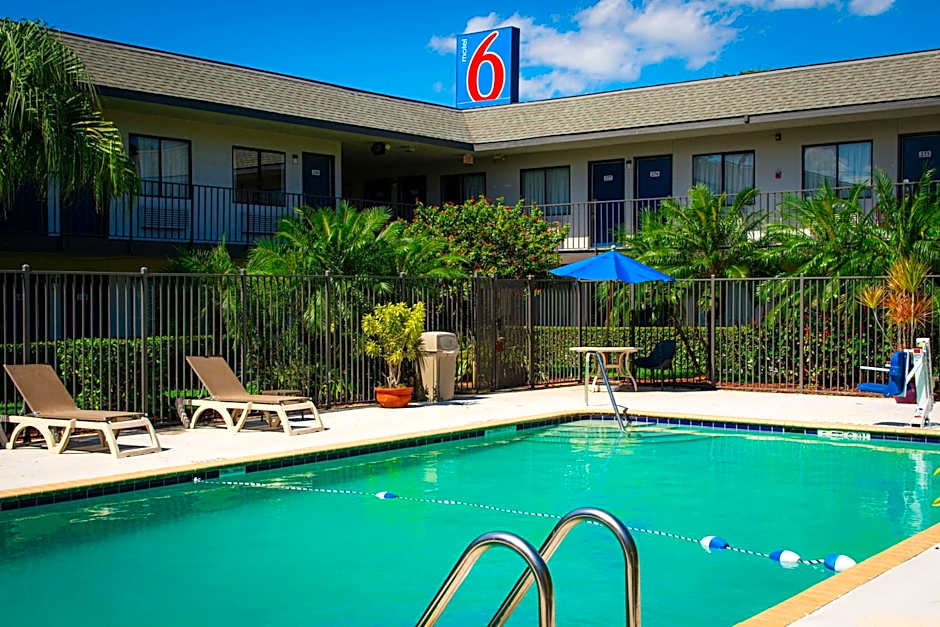 Motel 6-Lantana, FL