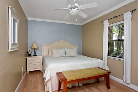 Two-Bedroom King Apartment with Oceanfront View