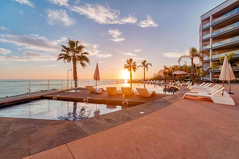 Suite BK - 3 Pools - Gym - AC - Huge Balcony