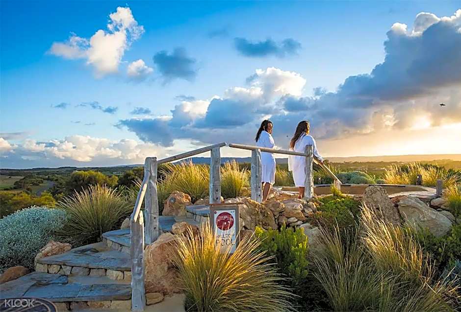 Nautique Beach House - Rustic and Charming, Walk 2 Beach & Shops