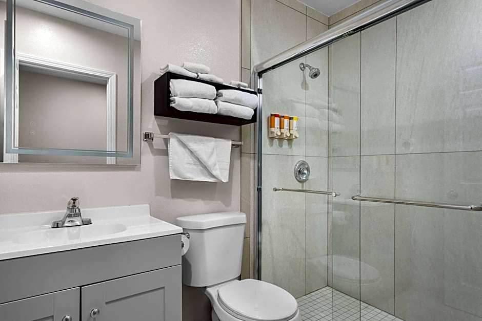 Howard Johnson by Wyndham Santa Cruz