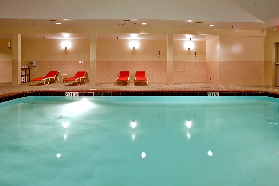 Holiday Inn Express Hotel & Suites Fredericksburg By IHG