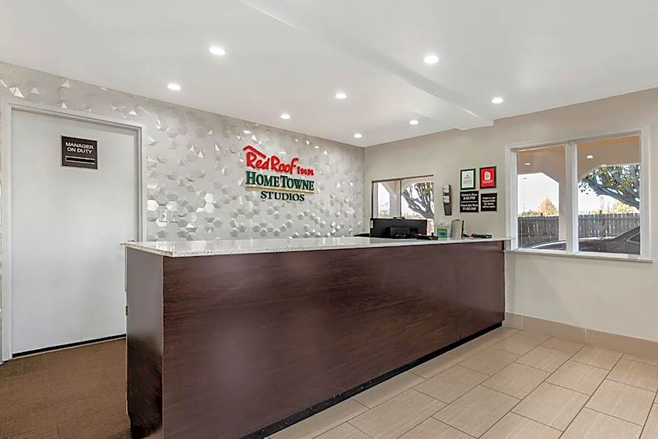 HomeTowne Studios by Red Roof Georgetown, KY