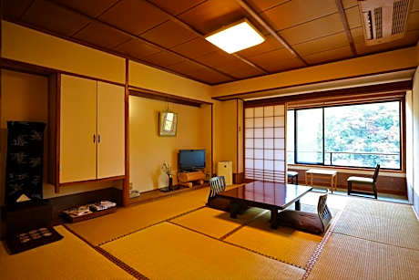 Japanese style room 10 tatami valley side [Japanese room] [Non-smoking] [Mountain view]