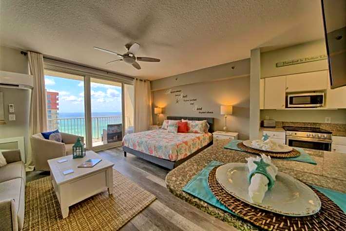 Deluxe Beachfront Studio, Shores of Panama, Oceanviews and Updated