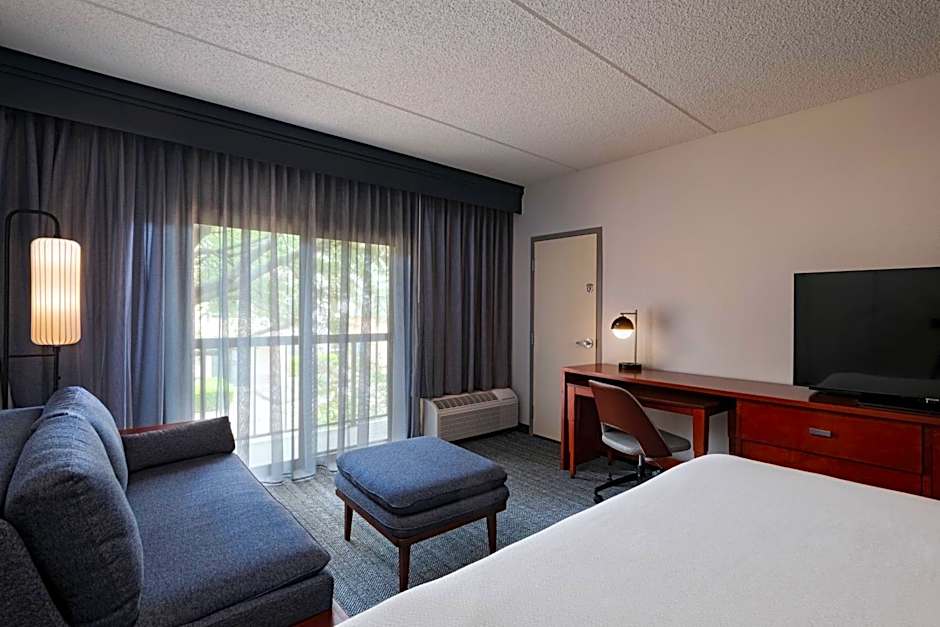 Photo 1 of 3 of 1 King Bed with Sofabed, Courtyard View, Balcony