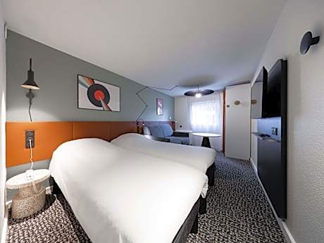 Standard Double Room with One Double and One Single Bed - Non-Smoking
