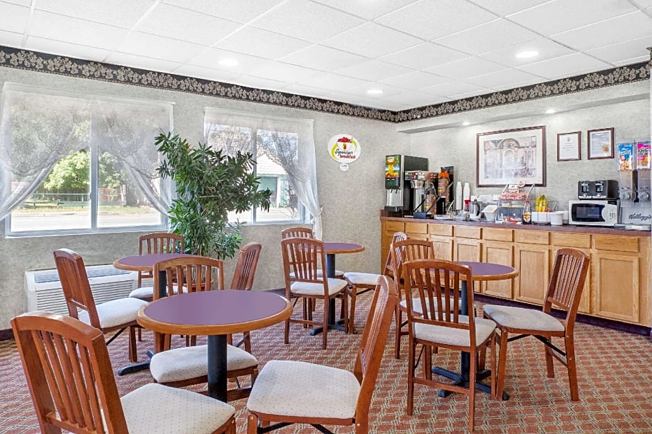 Super 8 by Wyndham Monticello