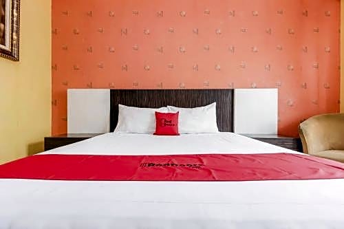 RedDoorz near Pasar Pagi Cirebon