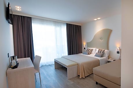 Junior Suite Deluxe Triple with Lake View